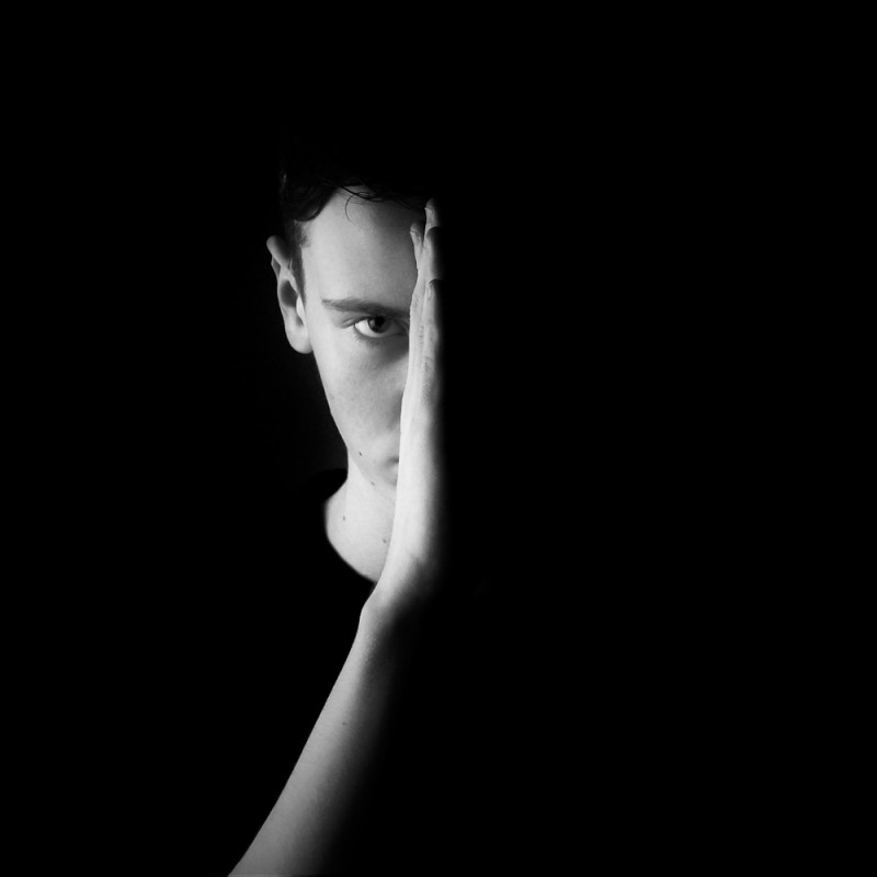 Por qué los hijos adolescentes se muestran enfadados y distantes