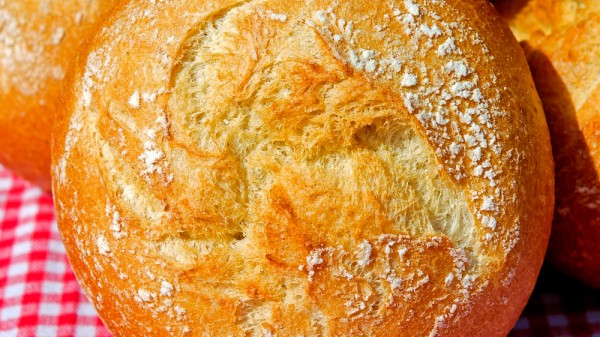 Cuántas calorías tiene el pan, ¿se puede comer pan aunque hagas dieta?