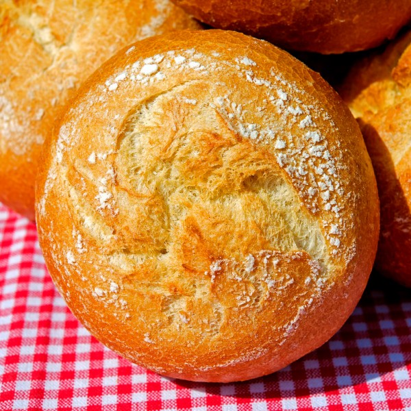 Cuántas calorías tiene el pan, ¿se puede comer pan aunque hagas dieta?