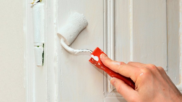 Cómo pintar una puerta de madera en blanca en 3 pasos