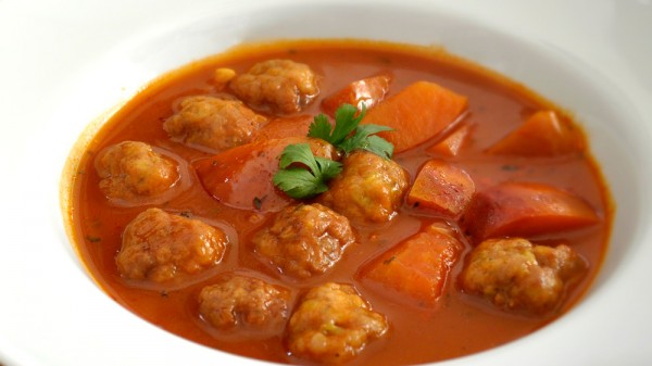 Cómo hacer albóndigas caseras en salsa paso a paso. Receta clásica