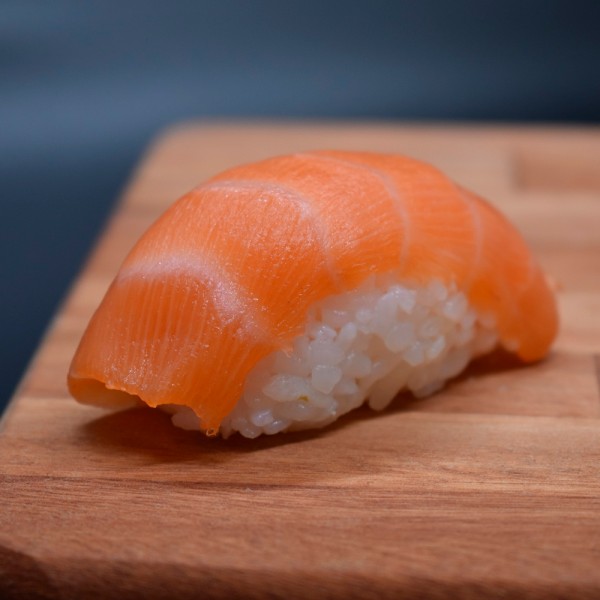 Cómo hacer nigiris y makis de salmón en casa de forma sencilla