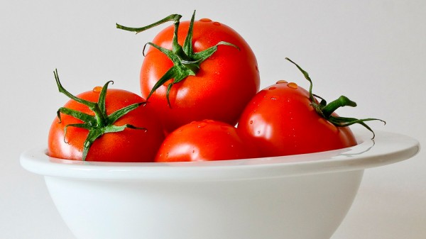 Cuántas calorías tiene el tomate. Aporte calórico y nutricional del tomate