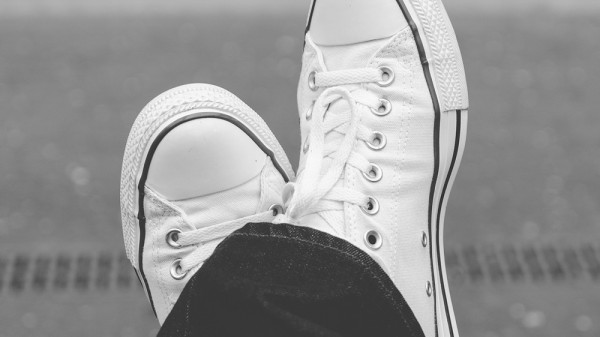 Cómo limpiar unas zapatillas blancas para que luzcan como nuevas