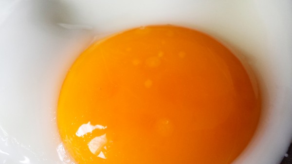 Cómo hacer un huevo frito en el microondas en unos segundos