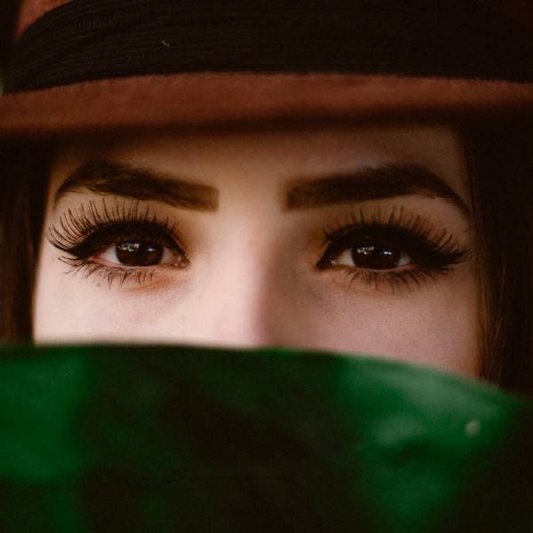 Qué errores debes evitar al maquillarte las cejas