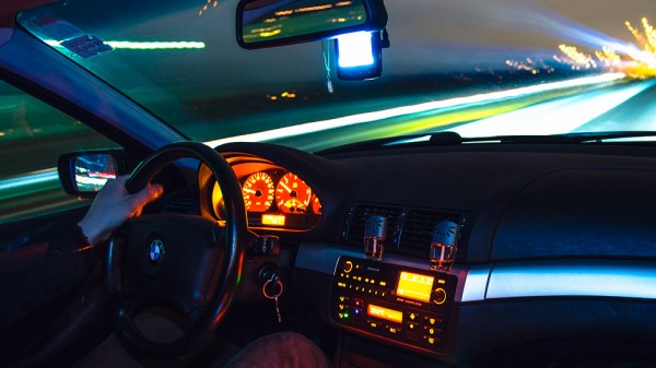 Cómo conducir de noche de forma segura