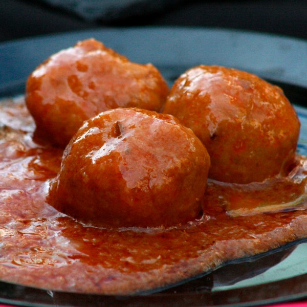 Cómo hacer albóndigas en salsa de tomate. Recetas caseras fáciles
