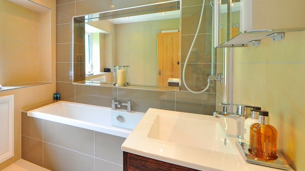 Cómo limpiar los azulejos del baño y la cocina para que reluzcan como nuevos