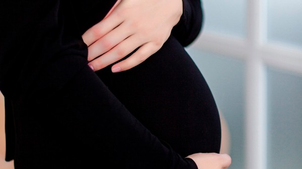 ¿Por qué me duelen los ovarios en el embarazo?