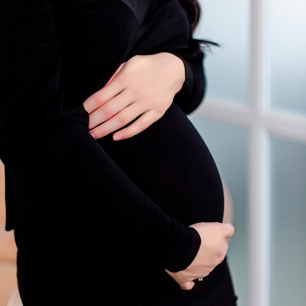 ¿Por qué me duelen los ovarios en el embarazo?