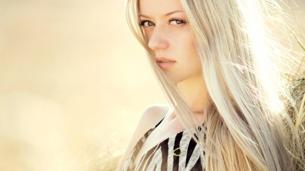 Por qué tantos hombres encuentran a las rubias más atractivas