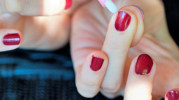 Cómo arreglar tu manicura si se te ha estropeado