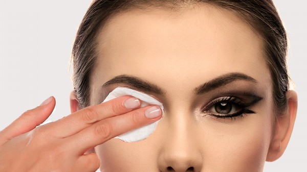 Cómo desmaquillarte correctamente paso a paso de forma fácil