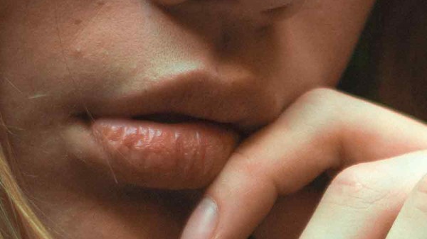 Cómo curar los labios cortados o agrietados