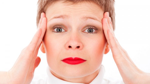 Por qué me duele la cabeza cuando tengo la regla: migraña menstrual