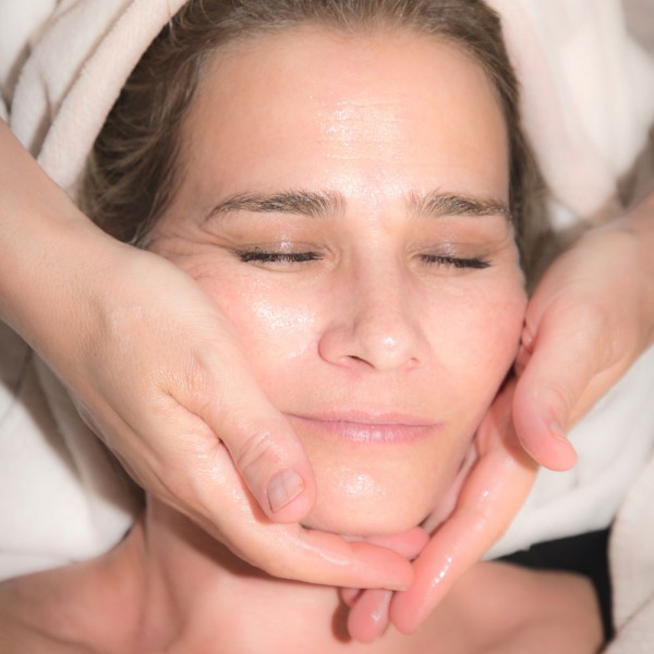 Cómo hacer gimnasia facial.  6 ejercicios para rejuvenecer el rostro