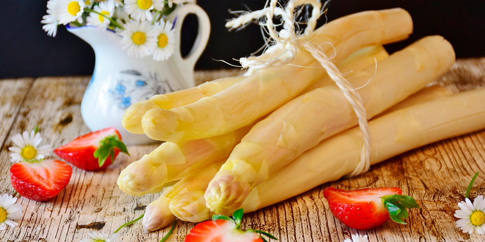 propiedades de los espárragos blancos y verdes