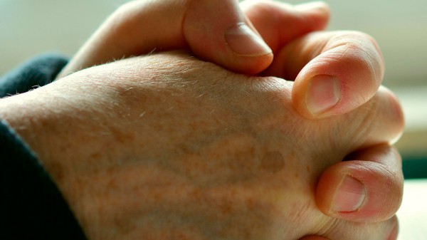 Cómo rejuvenecer unas manos envejecidas