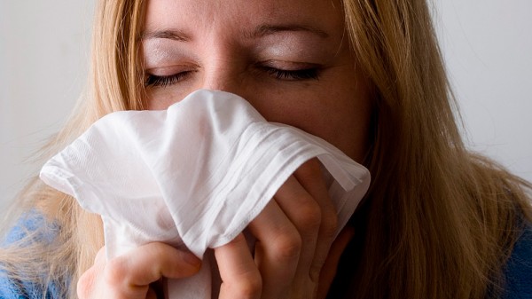 Cómo detener una hemorragia nasal