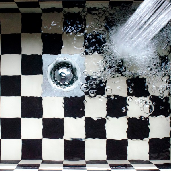 Cómo desatascar el desagüe de la ducha de forma fácil