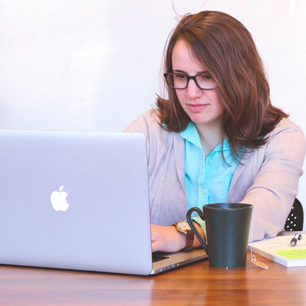 Cómo redactar una buena carta de presentación para optar a un empleo (con ejemplo)