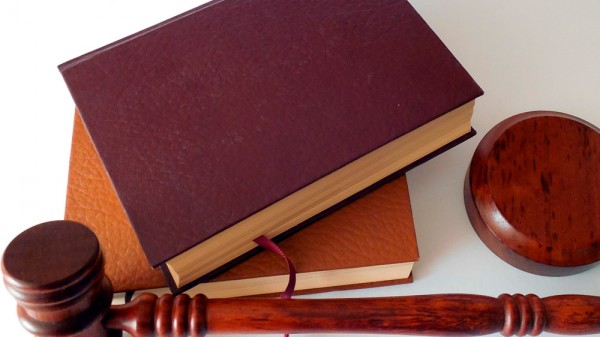 Cuál es la diferencia entre jurar y prometer