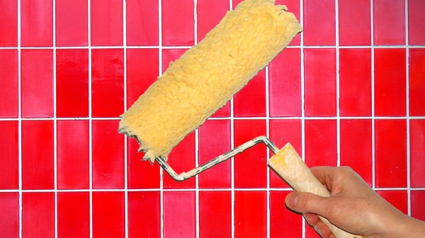Cómo pintar los azulejos del baño y la cocina. Trucos de bricolaje