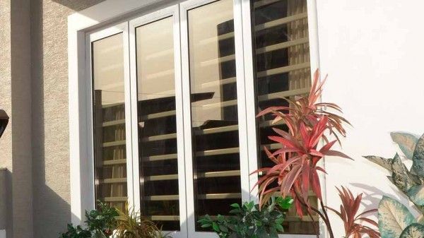 Cómo limpiar los rieles de las ventanas como un profesional