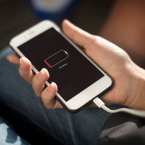 Cómo cargar el móvil lo más rápido posible