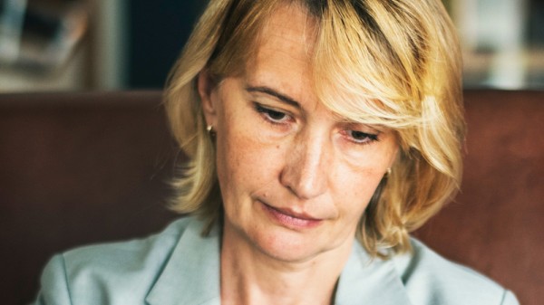 Caída del pelo en mujeres: ¿por qué con los años tengo menos cabello?