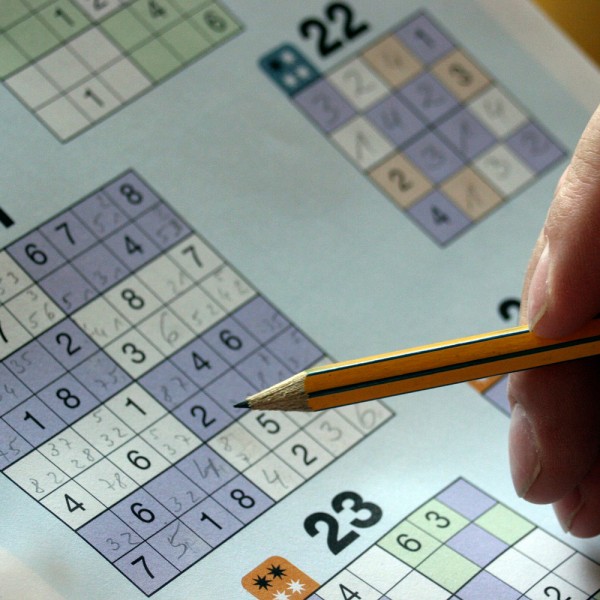 Por qué los sudokus y crucigramas ayudan a mantener el cerebro joven