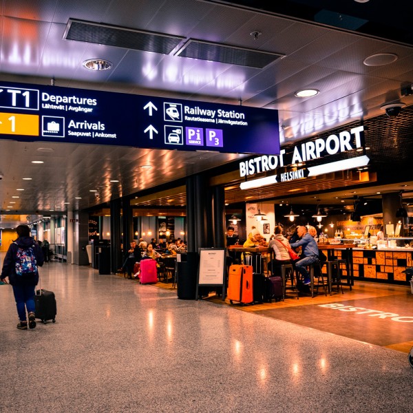 Cómo ahorrar dinero en el aeropuerto cuando viajas