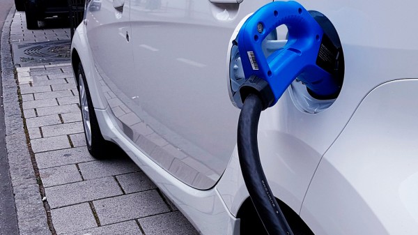 Dónde puedo cargar mi coche eléctrico si no tengo garaje