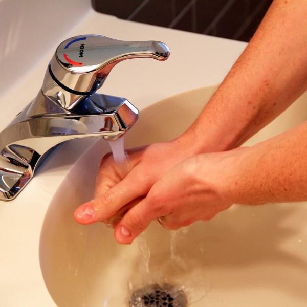 Me lavo las manos constantemente, ¿tengo TOC?