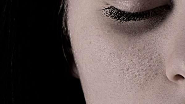 Cómo reducir la apariencia de los poros abiertos