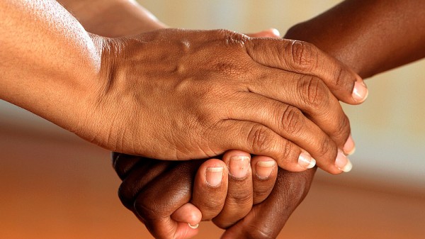 Cómo consolar a alguien que ha perdido a un ser querido