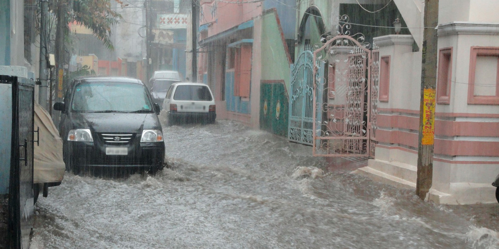 qué hacer si el coche se inunda en el agua