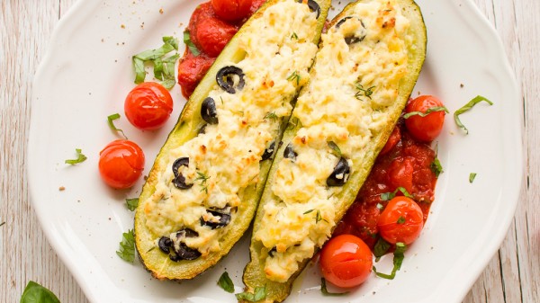 Cómo hacer calabacines rellenos de pollo paso a paso