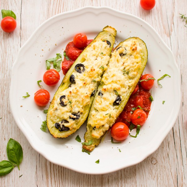 Cómo hacer calabacines rellenos de pollo paso a paso