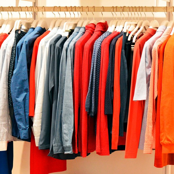Qué hacer con la ropa usada para no tirarla y ahorrar dinero