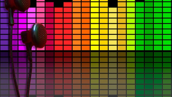 ¿Es malo dormir con auriculares? Efectos de dormir escuchando música o la radio