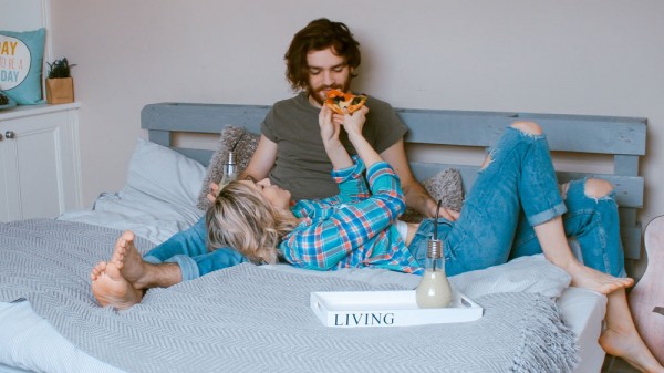 Por qué enamorarse puede hacer engordar y el desamor adelgazar