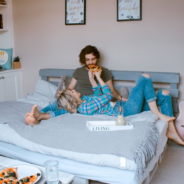 Por qué enamorarse puede hacer engordar y el desamor adelgazar