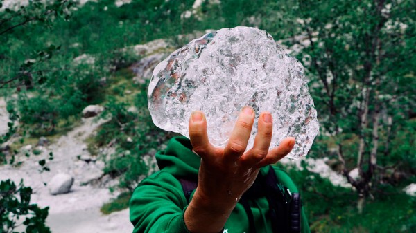 Por qué el hielo quema la piel