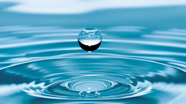 Para qué sirve el agua micelar y cómo usarla