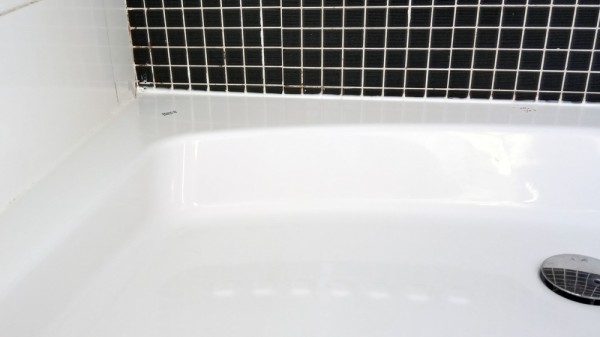 Cómo quitar la silicona negra de la bañera