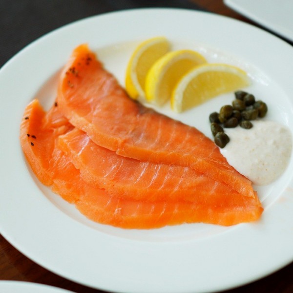 Cómo hacer salmón marinado y salmón ahumado casero (receta fácil)