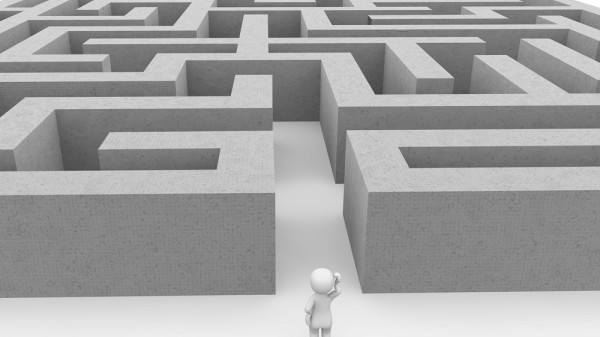 Cómo salir de un laberinto de forma eficaz (dos métodos infalibles)