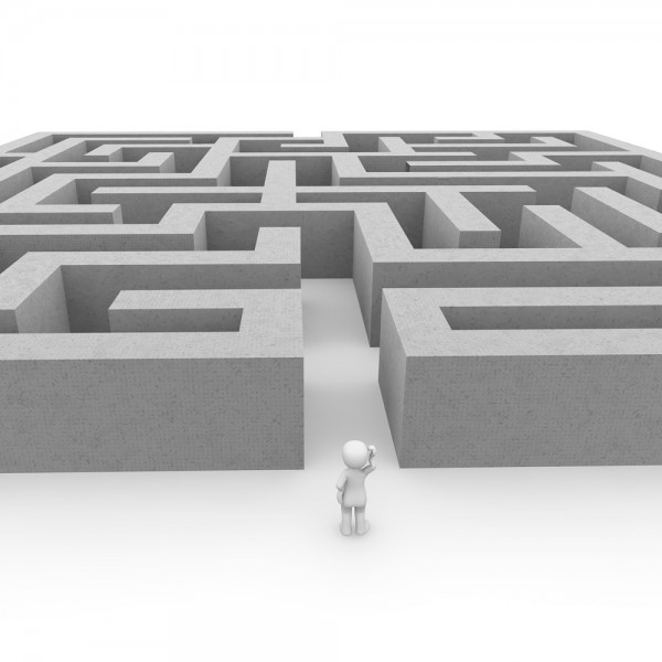 Cómo salir de un laberinto de forma eficaz (dos métodos infalibles)